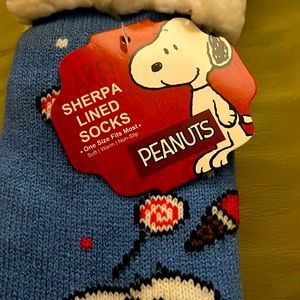 NWT! Peanuts Snoopy Sherpa Lined Socks